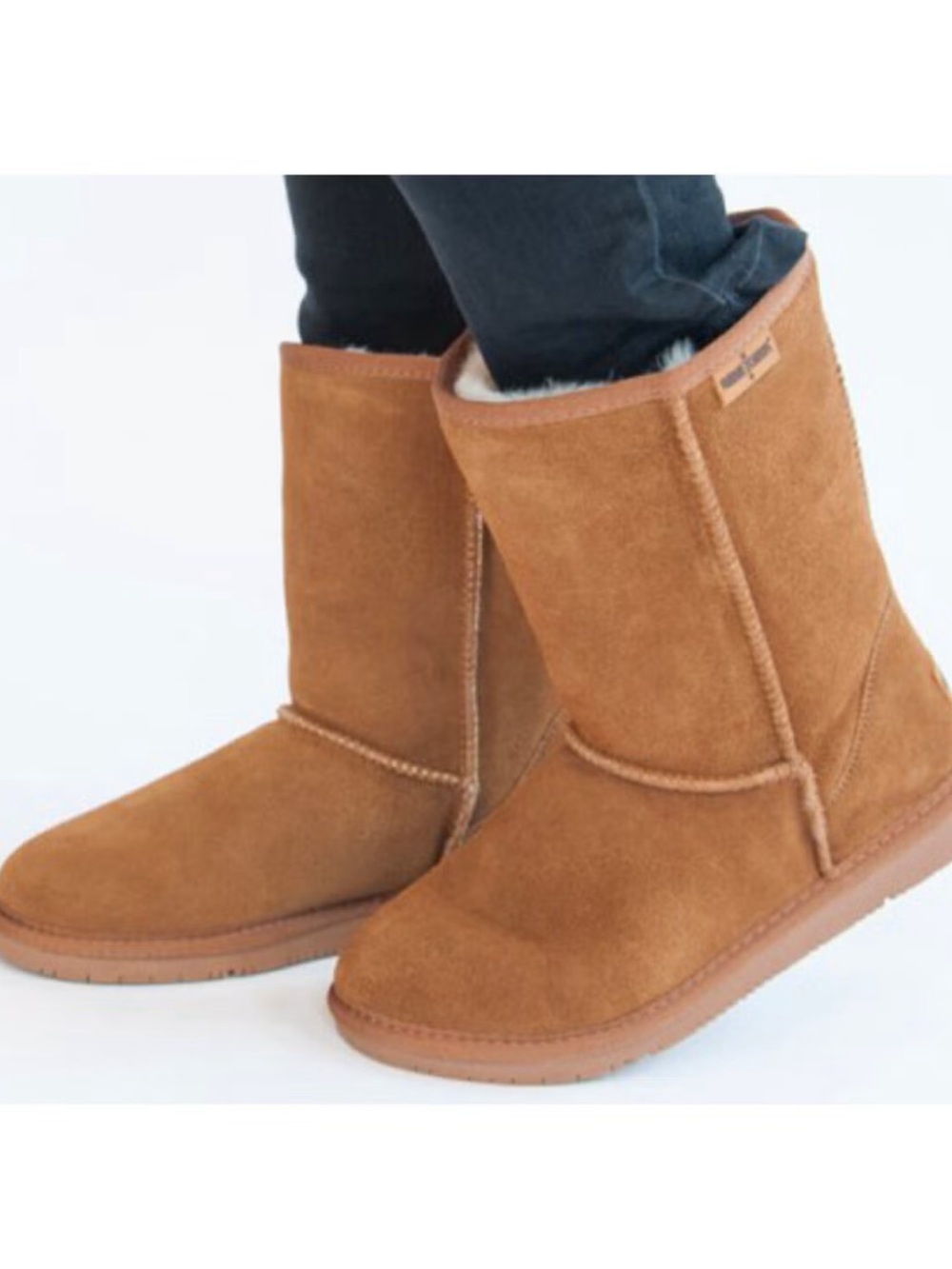 Minnetonka Women’s Boot - Chestnut Suede Size 9